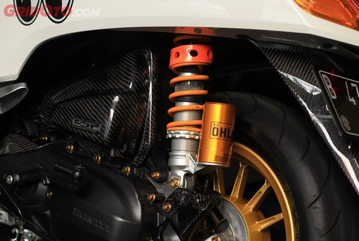 Sok Ohlins ditambah damper, &ldquo;Supaya gak gampang mentok pas boncengan,&rdquo; sebut Danny.