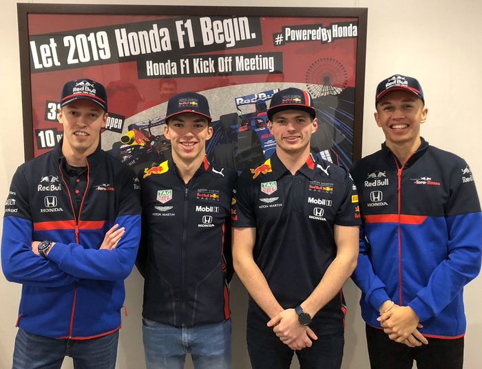 Pembalap yang berada di bawah manajemen Red Bull. Dari kiri ke kanan: Daniil Kvyat, Pierre Gasly, Max Verstappen, Alexander Albon