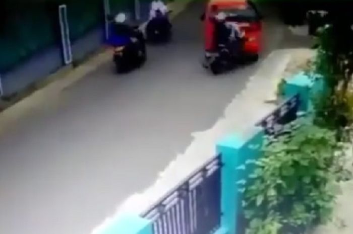 Ilustrasi. Jambret ponsel terjungkal usai ngebut dan menabrak mobil.