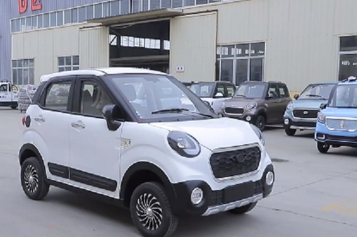 Mobil listrik mini ini bernama EBU SM-1 garapan salah satu pabrikan asal China.