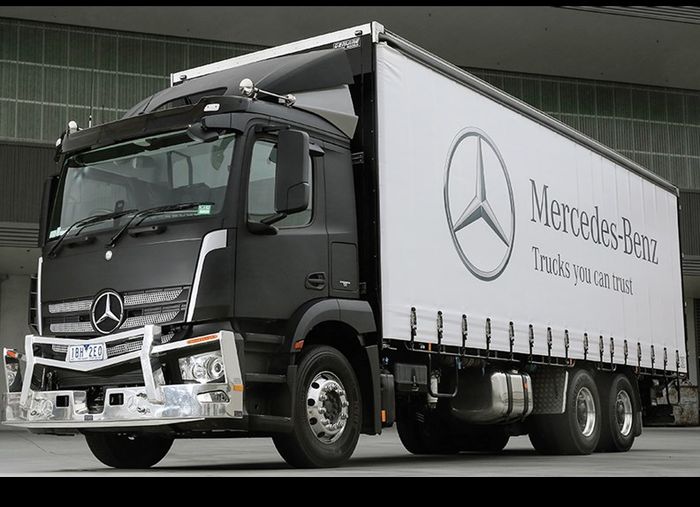 Truk Mercedes-Benz rigid