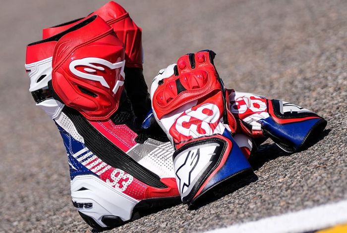 Desain sepatu boots dan sarung tangan Marc yang baru.