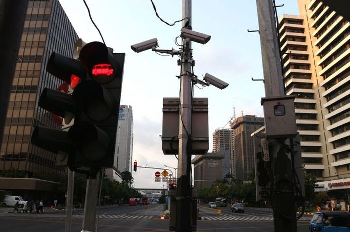 Kamera tilang elektronik terpasang di beberapa ruas jalan di Jakarta.