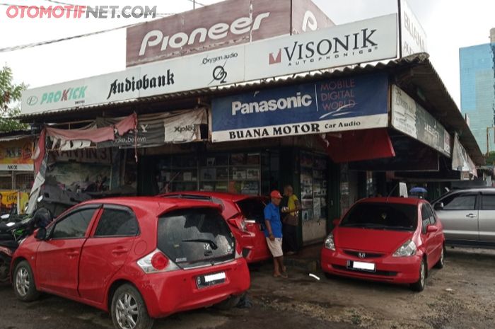 Ilustrasi toko audio di Pasar Mobil Kemayoran