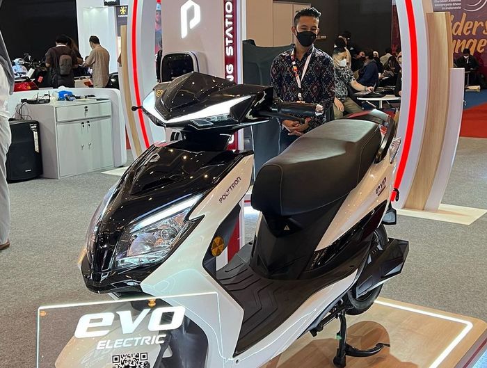 Skuter listrik Polytron eVO yang hadir di Indonesia Motorcycle Show (IMOS) 2022.