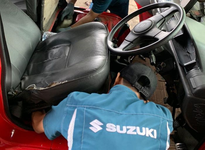 Suzuki kembali mengadakan program Suzuki Peduli Angkot, yang mana tahun ini melibatkan 700 unit kendaraan Koperasi Wahana Kalpika (KWK) yang tergabung dalam program Jak Lingko di wilayah Jakarta dan sekitarnya.