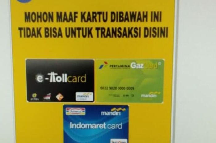 Sebuah gambar yang menyatakan kartu E-Money, milik Bank Mandiri tidak bisa digunakan untuk bertransaksi di jalan tol