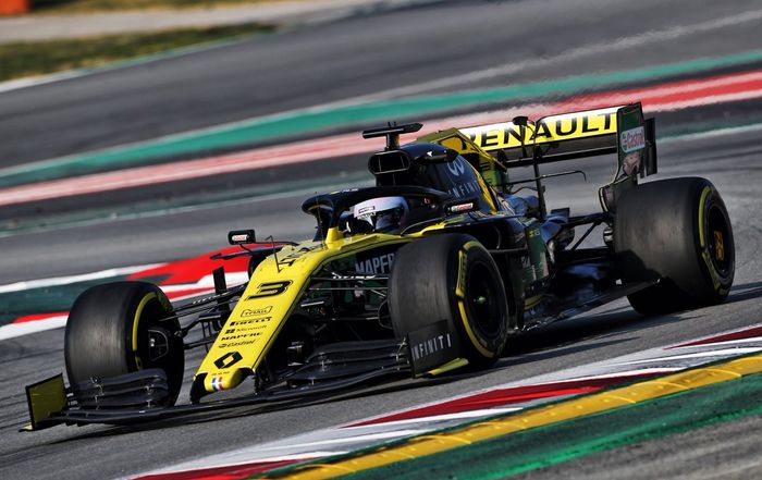 Daniel Ricciardo bilang pada dasarnya sama antara mobil Renault dan Red Bull, hanya beda respon