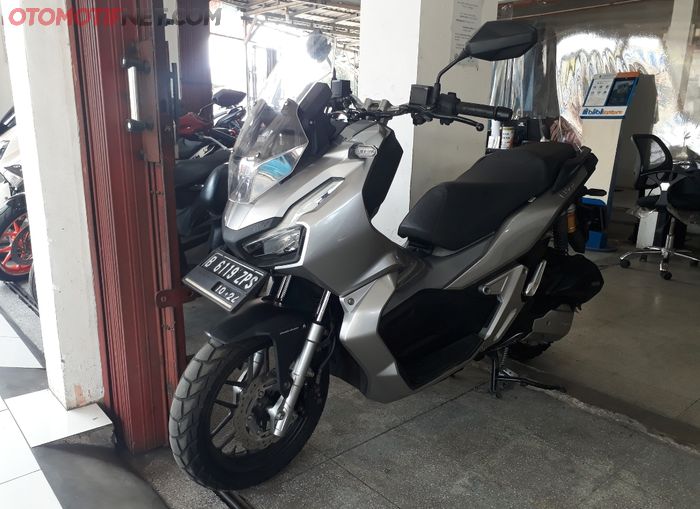 Honda ADV150 bekas di showroom Sukses Motor di Depok, Jawa Barat