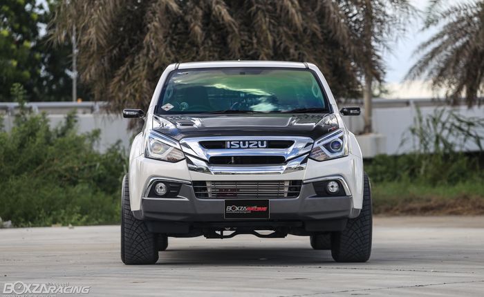 Fascia Isuzu D-Max mengadopsi wajah MU-X