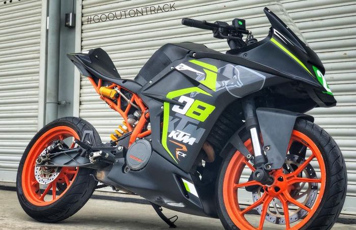 KTM RC390 dengan baju balap ala modifikator India