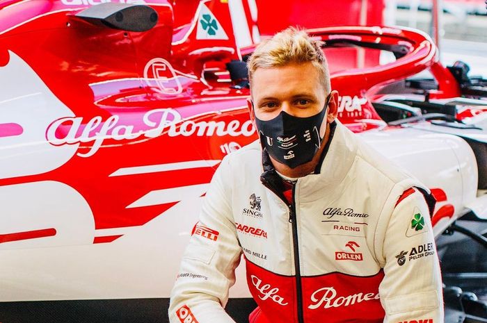 Mantan bos F1, Bernie Ecclestone remehkan bakat Mick Schumacher, sebut kisah sang ayah tidak akan terulang.