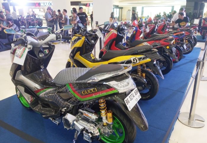 Motor peserta CustoMAXI x Yard Built 2023 dari seluruh Indonesia yang bersaing pada babak final