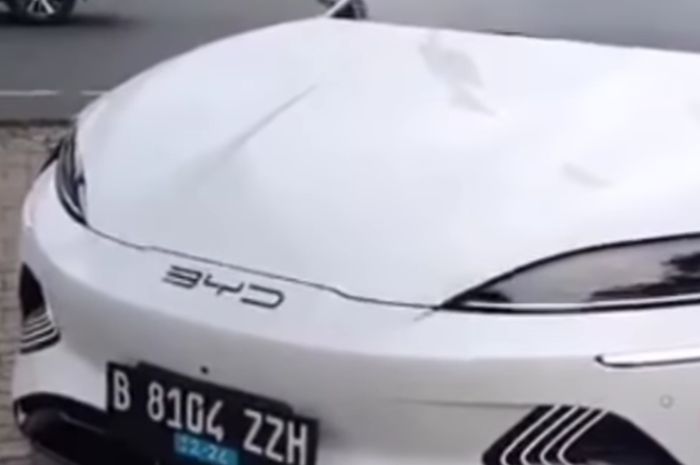 BYD kena tilang pakai pelat nomor khusus ZZH di Jakarta Timur