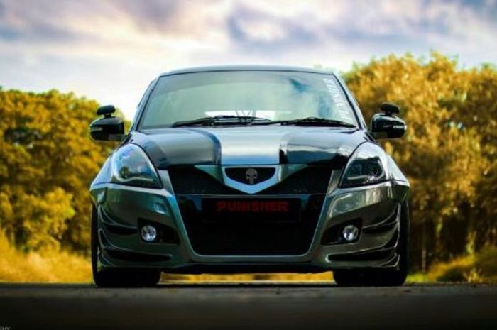 Tampang Suzuki Swift bergaya racing 