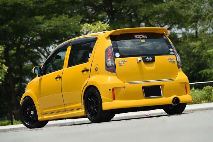 Modifikasi kabin sporty Daihatsu Sirion lawas