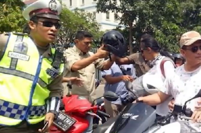 Petugas polisi yang berani tilang Kapolri Tito Karnavian di Sarinah, Sabtu (28/4/2018)
