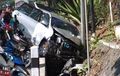Toyota Avanza Ompong Wajah, Ban Depan Pecah, Netizen: Kalau Injak Gas Pelan Bisa Dikendalikan
