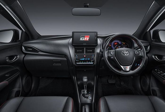 dasbor Toyota Yaris GR Sport