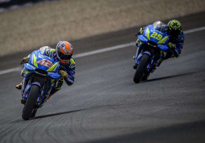 Dua pembalap tim Suzuki, Alex Rins dan Andrea Iannone, jika ada yang naik podium di MotoGP Spanyol, mereka akan memiliki kisah menarik tersendiri