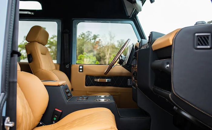 Tampilan interior restomod Land Rover Defender D110 