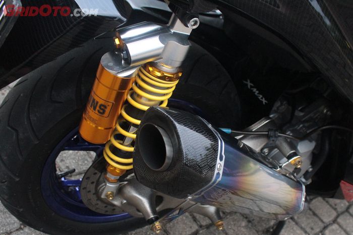 Yamaha XMAX pasang sokbreker belakang Ohlins