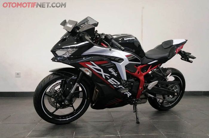 Kawasaki Ninja ZX-25R ABS SE hitam