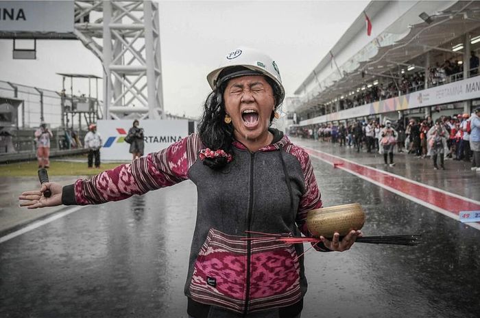 Raden Rara Istiati Wulandari alais Mbak Rara dan pawang hujan lainnya dapat lampu hijau buat bantu sukseskan WorldSBK Indonesia 2022 nih.