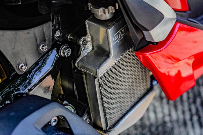 Radiator Honda PCX 150 pakai QTT dan selang Samco