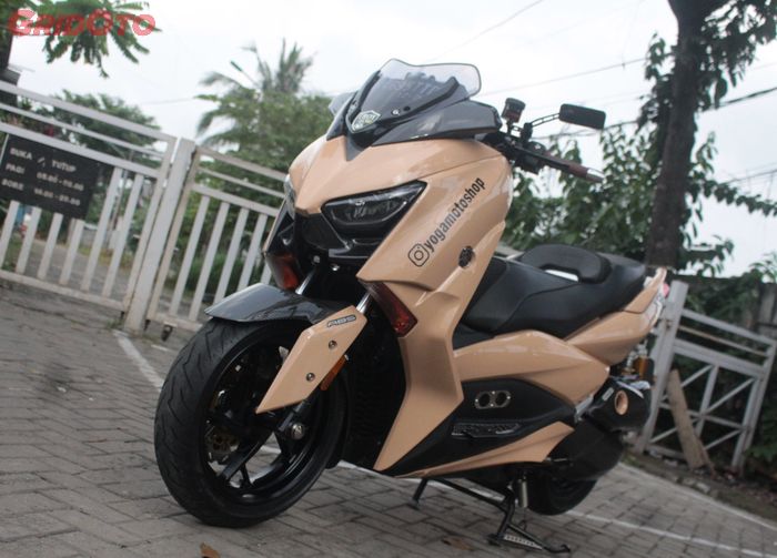 Modifikasi Yamaha XMAX kece bergaya sporty elegan milik komandan bengkel YMS