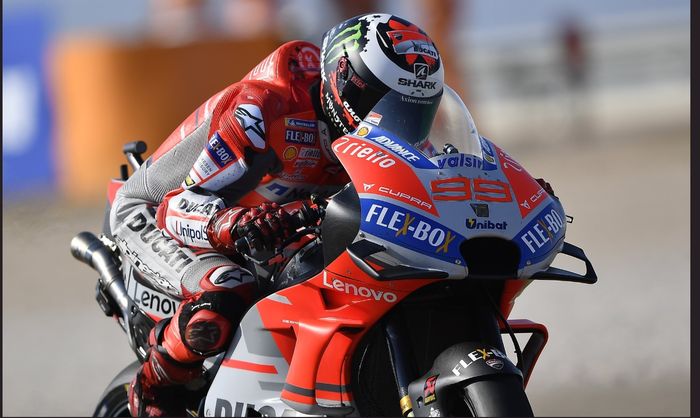 Bentuk tabung sok depan motor Ducati Jorge Lorenzo beda dengan Petrucci