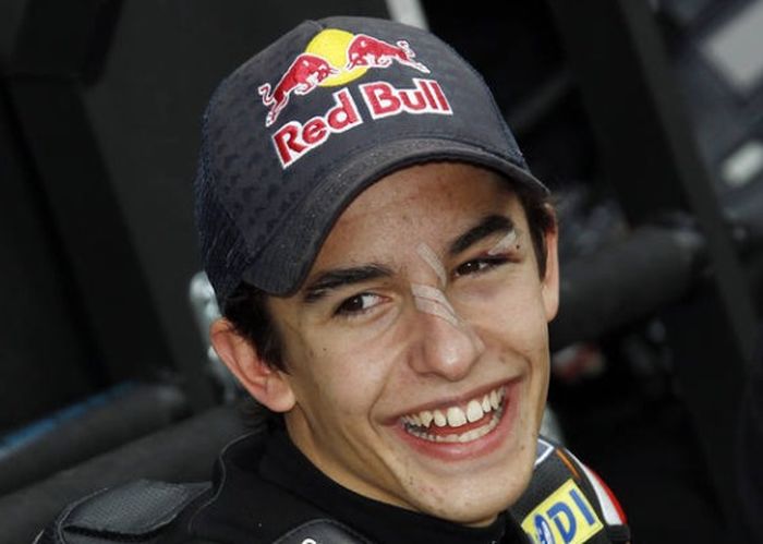 Marquez secara menghebohkan mengalami kecelakaan hebat pada menit-menit sesi latihan bebas pertama (FP1) Moto2 Malaysia di Sirkuit Sepang pada 2011