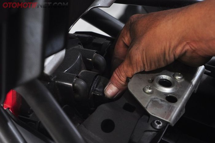 Cara gantinya mudah, tinggal diputar lalu tarik