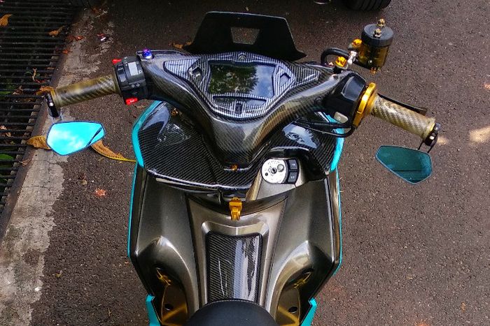 Body kasar Yamaha Aerox terbalut karbon kevlar plus setang dengan part racing