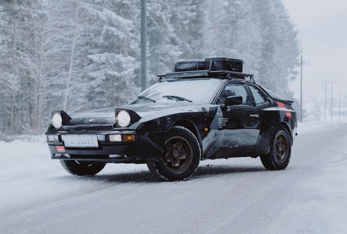 Tampilan depan modifikasi Porsche 944 dan 924 ala Reli Dakar 