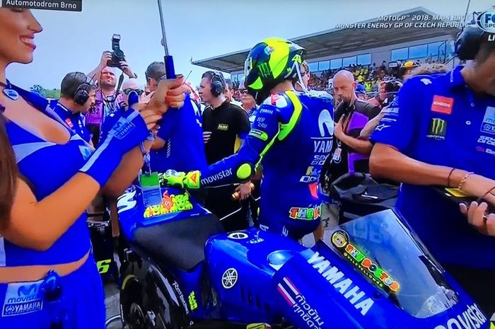 Valentino Rossi memilih pemakaian ban berbeda dari kebanyakan pembalap di MotoGP Ceko