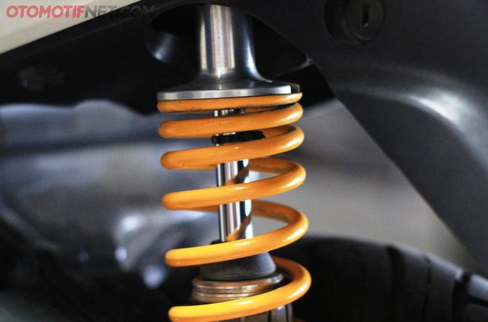 Cara lain bisa menggunakan insulok (cable ties) diikat di as sok untuk melihat seberapa jauh sok bermain