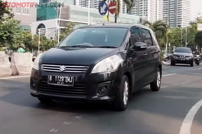 Ilustrasi Suzuki Ertiga generasi pertama