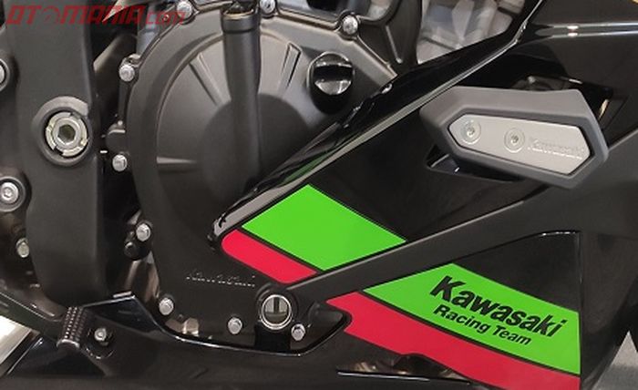 Kawasaki Ninja ZX-25R Special Edition memiliki frame slider.