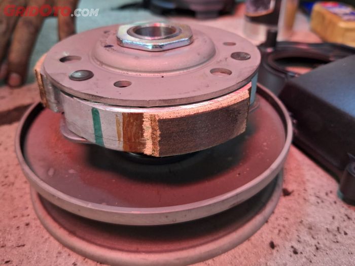 Ilustrasi kampas ganda motor matic