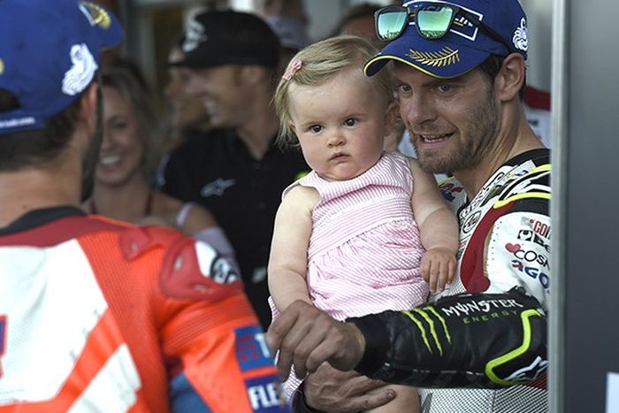 Cal Crutchlow bersama anaknya, Willow