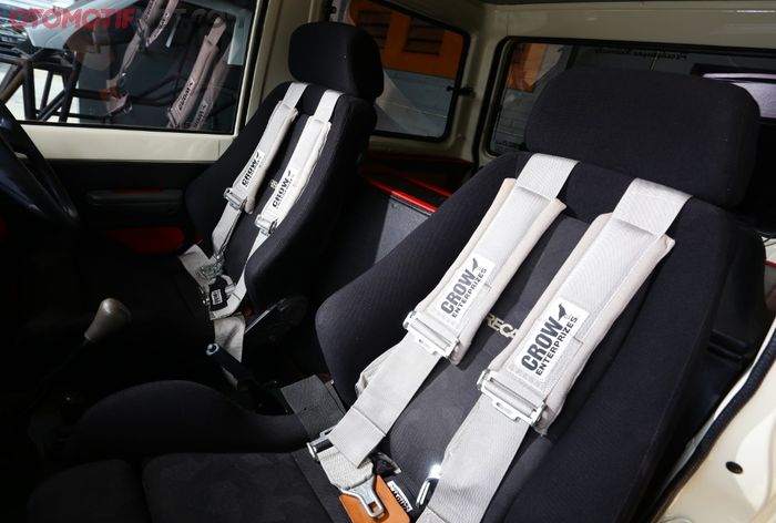Recaro LX &lsquo;Bantal&rsquo; di Daihatsu Taft, lengkap dengan safety belt Crow Enterprizes