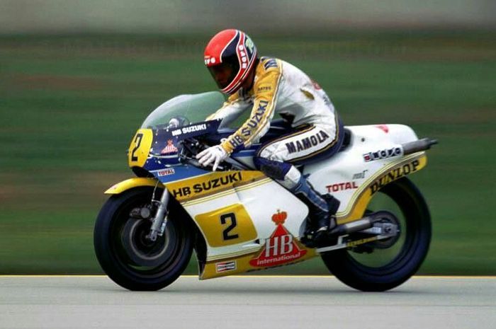 Randy Mamola mengendarai Suzuki  RG500 pada musim balap 1982