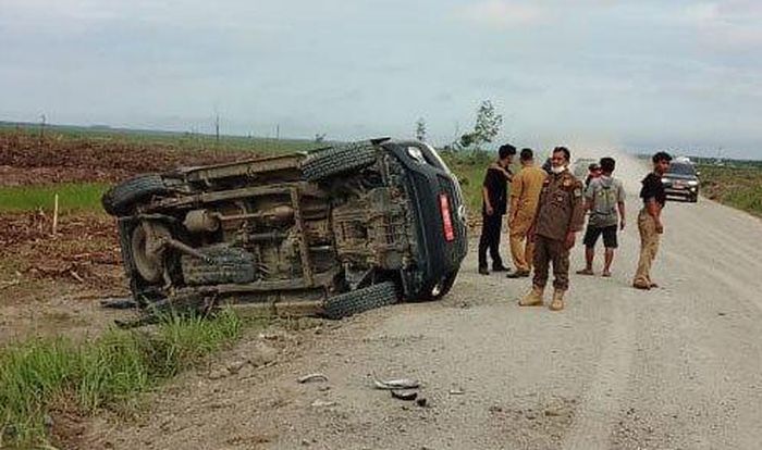 Kondisi Toyota Hilux Pamwal Bupati Tanjung Jabung Barat usai terguling dicambuk Kijang Innova