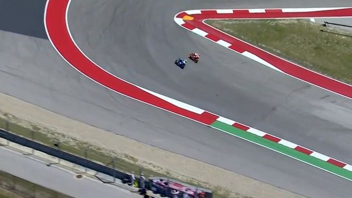 Perlawanan terbaik Andrea Iannone di tikungan 11 lap kedua