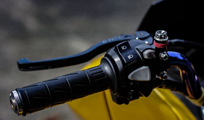 Sektor setang Honda PCX bagian kiri, saklar Domino dengan fitur hazzard dan master rem KTC Kytaco old 