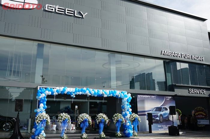 Dealer Geely Ambara Puri Indah, ini merupakan diler ke-4 di Jakarta Barat dan total 22 diler di Indonesia