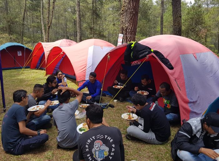 MAXI Yamaha Day Bandung, nuansa moto camp membuat peserta makin guyub