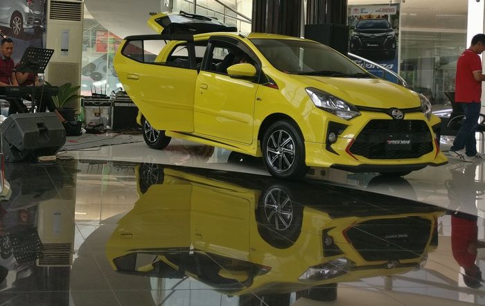 New Toyota Agya di dealer Toyota Nasmoco Ring Road Solo,  Karanganyar