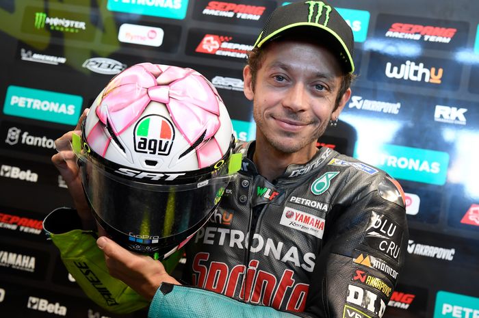 Berwarna nyentrik, Valentino Rossi memamerkan helm spesialnya di FP3 MotoGP San Marino 2021, apa artinya?